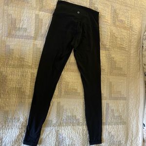 Lululemon size 6 yoga pants